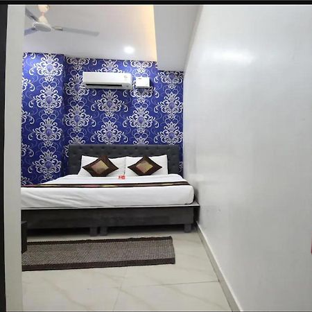 Hotel Cross Road By Wb Inn Unnao Exterior photo